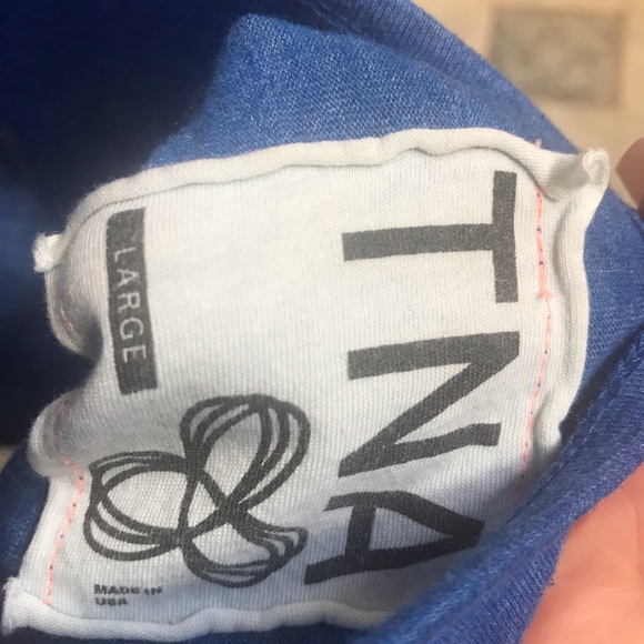 Aritzia TNA low back blue tee shirt, size large. - Picture 5 of 5